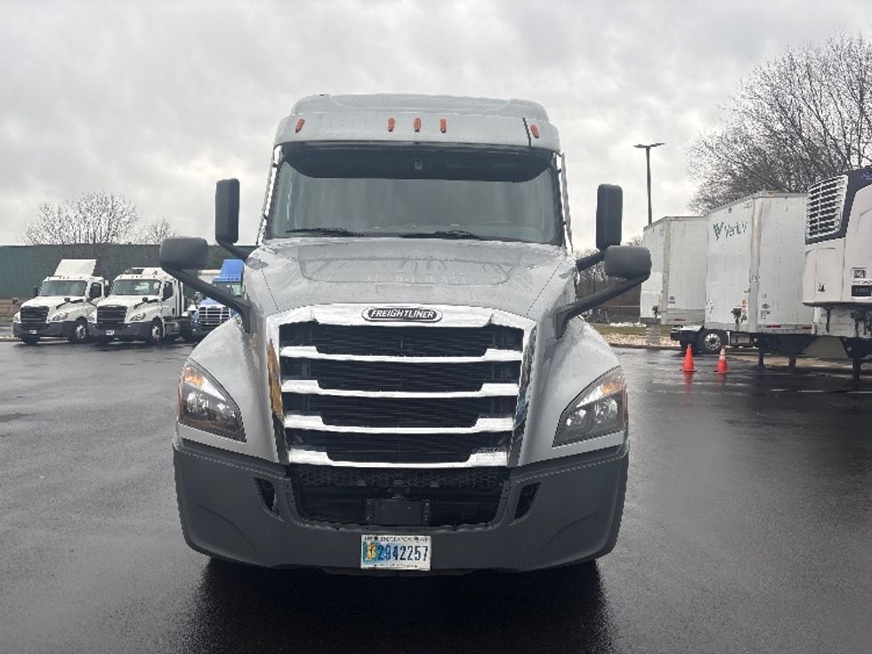 Sleeper Tractor-Heavy Duty Tractors-Freightliner-2020-T12664ST-Burlington-NJ-414,156\n\t\tmiles-$ 63,500 - Image 2