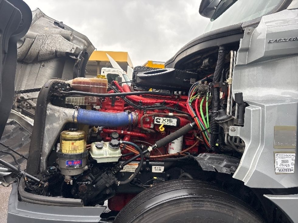 Sleeper Tractor-Heavy Duty Tractors-Freightliner-2020-T12664ST-Burlington-NJ-414,156\n\t\tmiles-$ 63,500 - Image 21