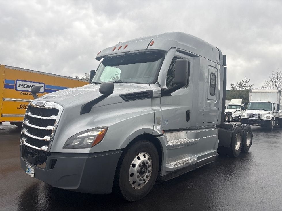 Sleeper Tractor-Heavy Duty Tractors-Freightliner-2020-T12664ST-Burlington-NJ-414,156\n\t\tmiles-$ 63,500 - Image 3