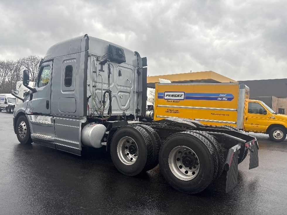 Sleeper Tractor-Heavy Duty Tractors-Freightliner-2020-T12664ST-Burlington-NJ-414,156\n\t\tmiles-$ 63,500 - Image 5