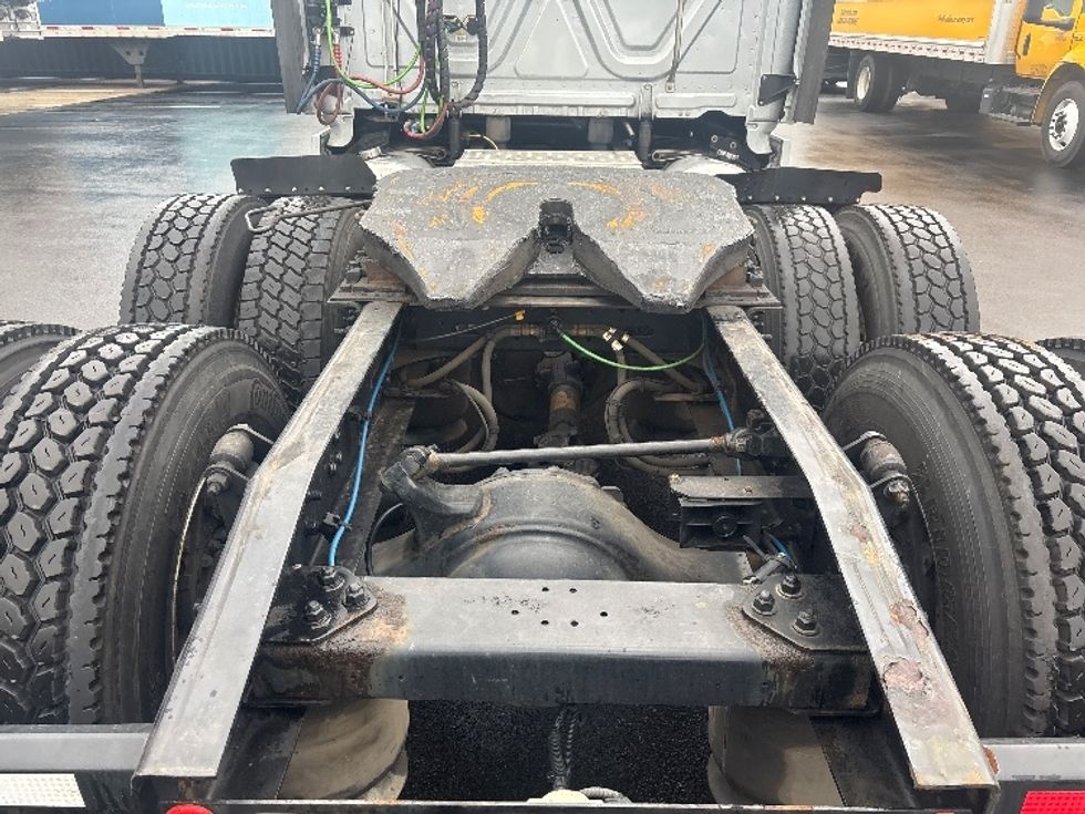 Sleeper Tractor-Heavy Duty Tractors-Freightliner-2020-T12664ST-Burlington-NJ-414,156\n\t\tmiles-$ 63,500 - Image 6