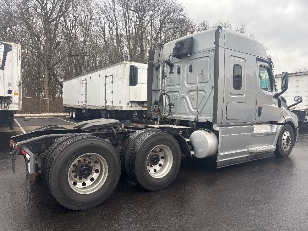 Sleeper Tractor-Heavy Duty Tractors-Freightliner-2020-T12664ST-Burlington-NJ-414,156\n\t\tmiles-$ 63,500 - Image 7