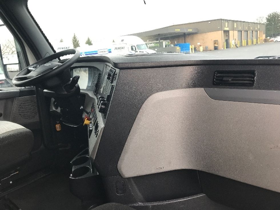 Sleeper Tractor-Heavy Duty Tractors-Freightliner-2020-T12664ST-Burlington-NJ-582,546\n\t\tmiles-$ 53,250 - Image 15