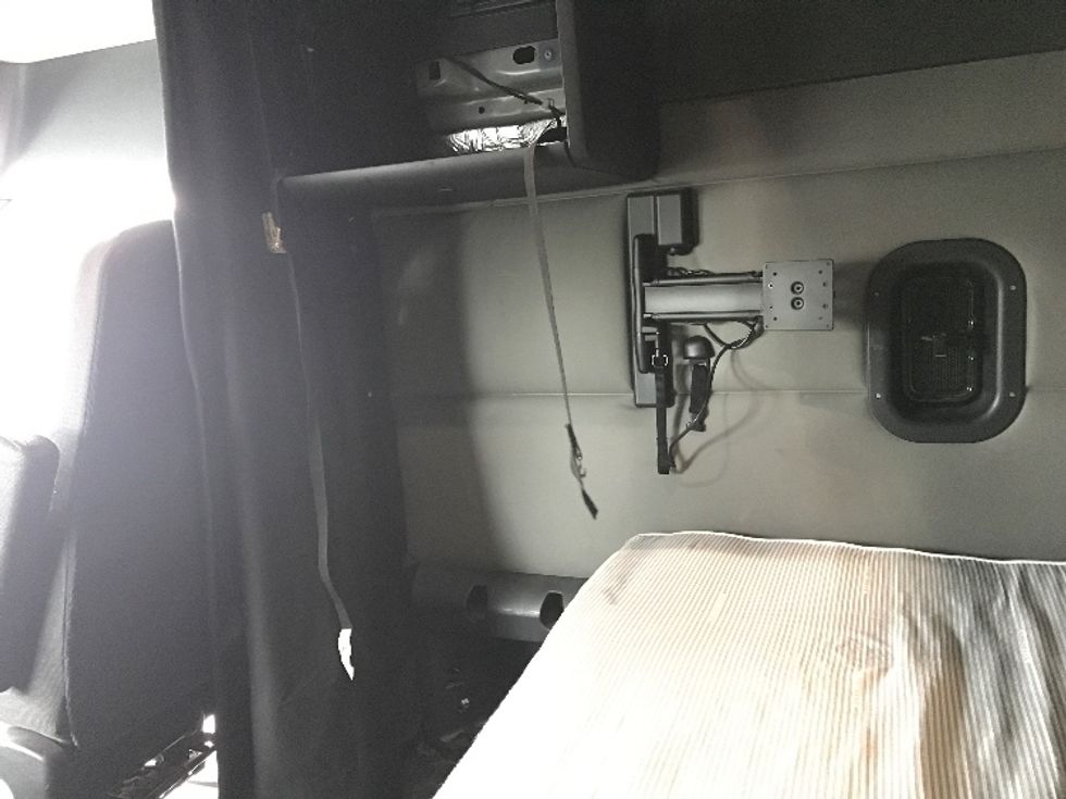 Sleeper Tractor-Heavy Duty Tractors-Freightliner-2020-T12664ST-Burlington-NJ-582,546\n\t\tmiles-$ 53,250 - Image 19