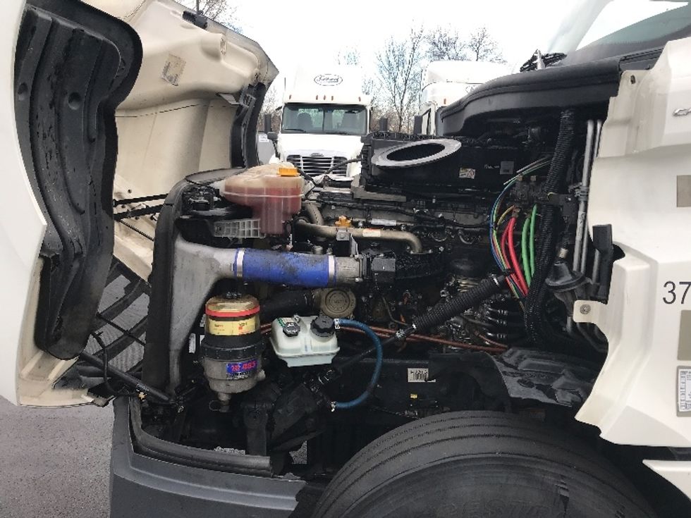 Sleeper Tractor-Heavy Duty Tractors-Freightliner-2020-T12664ST-Burlington-NJ-582,546\n\t\tmiles-$ 53,250 - Image 21