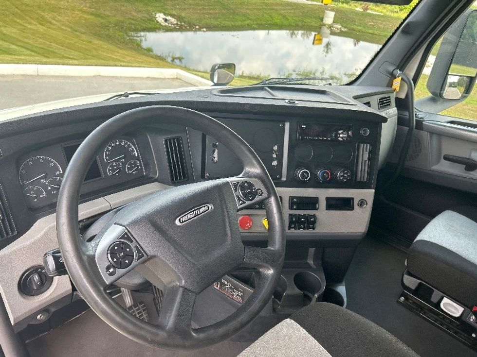 Sleeper Tractor-Heavy Duty Tractors-Freightliner-2020-T12664ST-Byron Center-MI-492,619\n\t\tmiles-$ 57,250 - Image 10