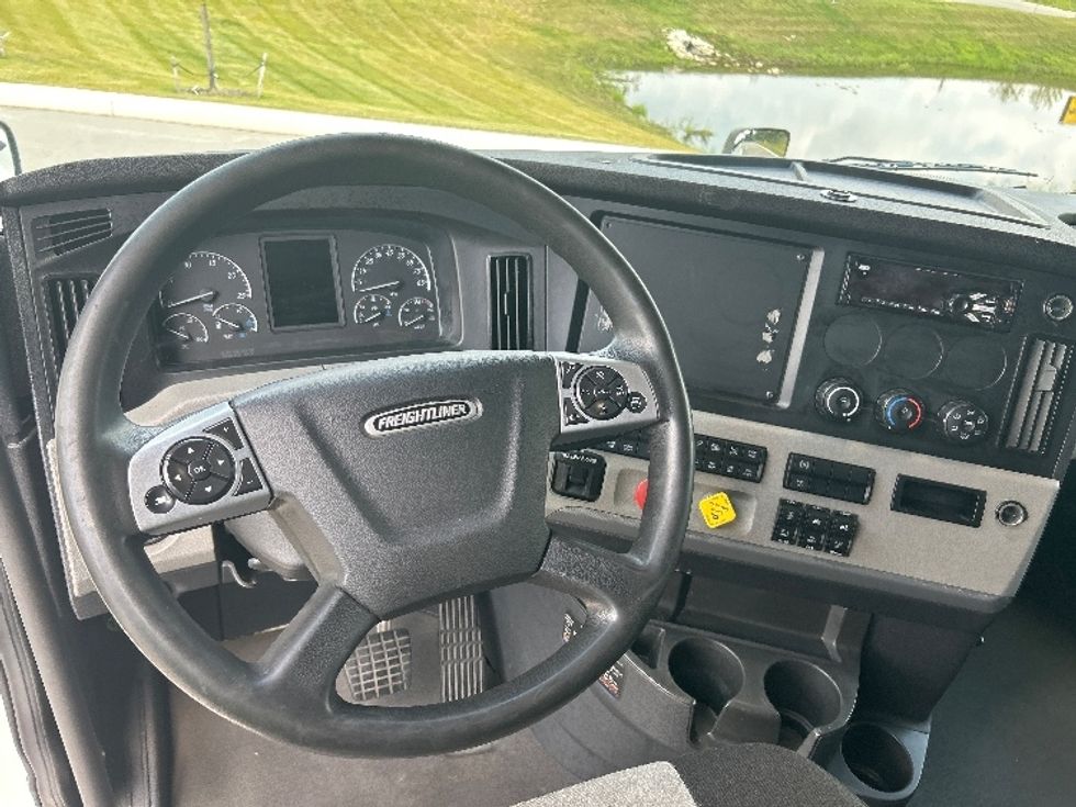Sleeper Tractor-Heavy Duty Tractors-Freightliner-2020-T12664ST-Byron Center-MI-492,619\n\t\tmiles-$ 57,250 - Image 11
