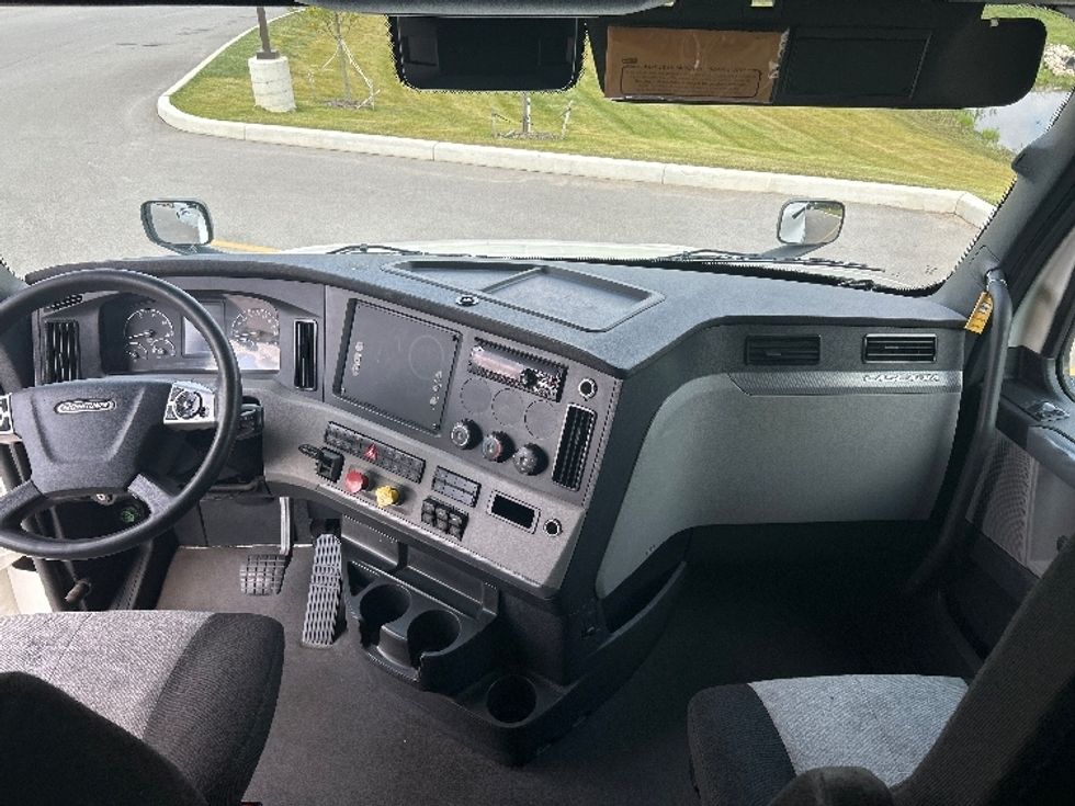 Sleeper Tractor-Heavy Duty Tractors-Freightliner-2020-T12664ST-Byron Center-MI-492,619\n\t\tmiles-$ 57,250 - Image 12