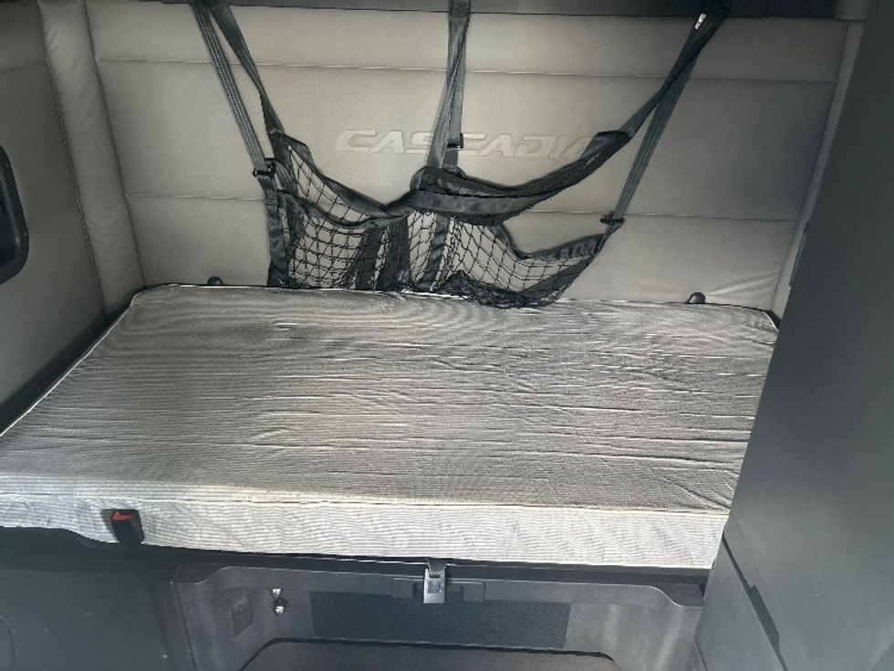 Sleeper Tractor-Heavy Duty Tractors-Freightliner-2020-T12664ST-Byron Center-MI-492,619\n\t\tmiles-$ 57,250 - Image 16