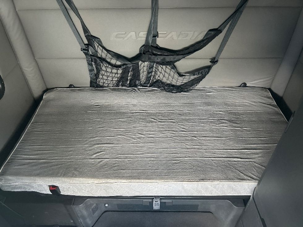 Sleeper Tractor-Heavy Duty Tractors-Freightliner-2020-T12664ST-Byron Center-MI-492,619\n\t\tmiles-$ 57,250 - Image 17