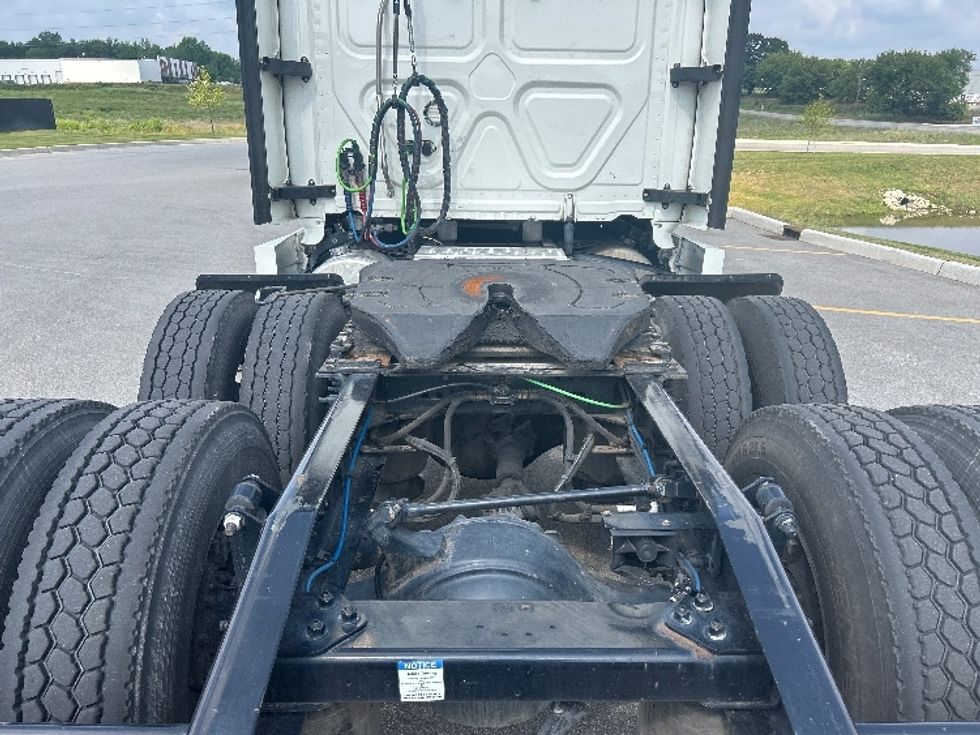 Sleeper Tractor-Heavy Duty Tractors-Freightliner-2020-T12664ST-Byron Center-MI-492,619\n\t\tmiles-$ 57,250 - Image 6