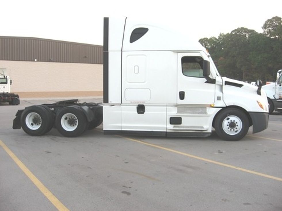 Sleeper Tractor-Heavy Duty Tractors-Freightliner-2020-T12664ST-Byron Center-MI-492,619\n\t\tmiles-$ 57,250 - Image 8