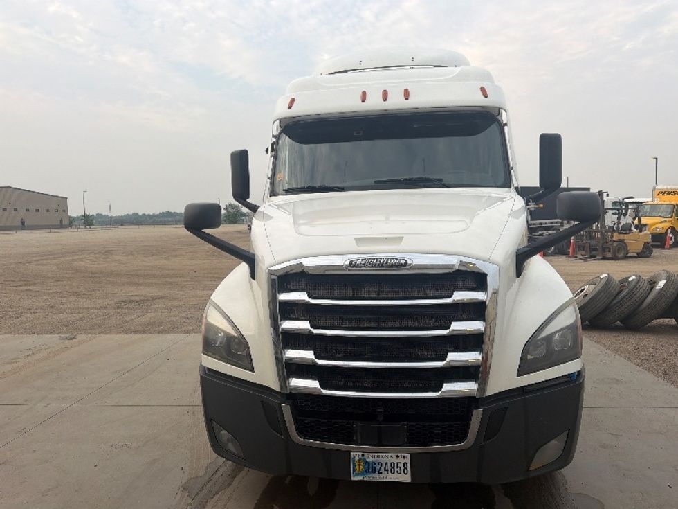 Sleeper Tractor-Heavy Duty Tractors-Freightliner-2020-T12664ST-Caldwell-ID-737,294\n\t\tmiles-$ 47,750 - Image 2