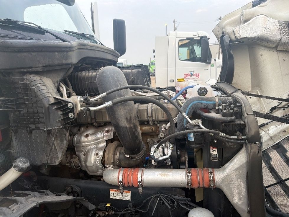Sleeper Tractor-Heavy Duty Tractors-Freightliner-2020-T12664ST-Caldwell-ID-737,294\n\t\tmiles-$ 47,750 - Image 20