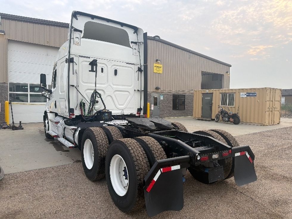 Sleeper Tractor-Heavy Duty Tractors-Freightliner-2020-T12664ST-Caldwell-ID-737,294\n\t\tmiles-$ 47,750 - Image 5