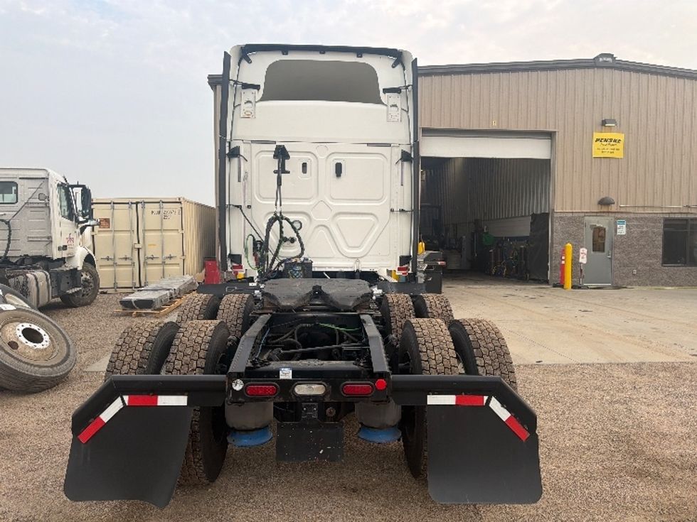 Sleeper Tractor-Heavy Duty Tractors-Freightliner-2020-T12664ST-Caldwell-ID-737,294\n\t\tmiles-$ 47,750 - Image 6