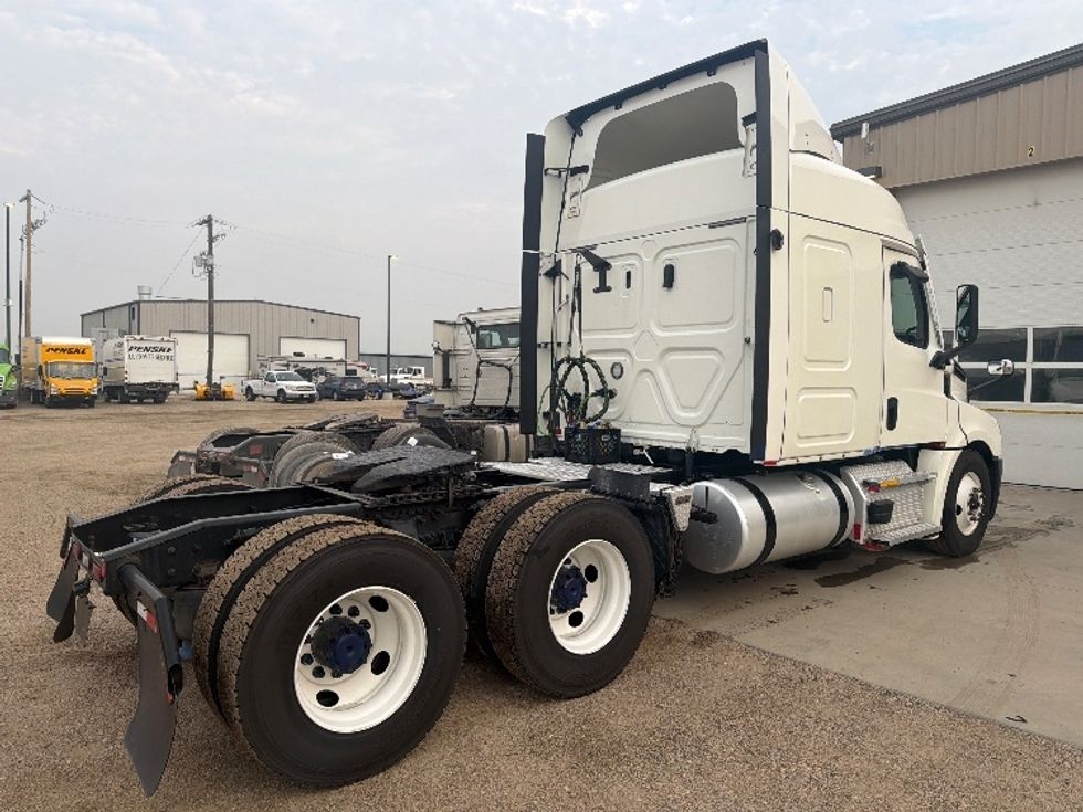Sleeper Tractor-Heavy Duty Tractors-Freightliner-2020-T12664ST-Caldwell-ID-737,294\n\t\tmiles-$ 47,750 - Image 7