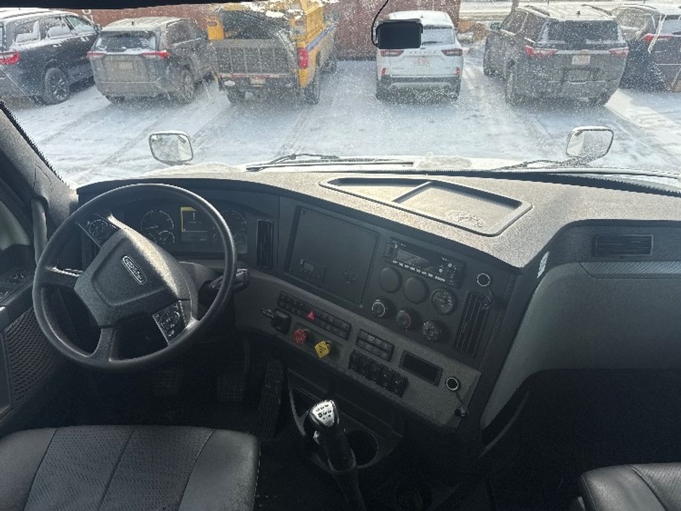Sleeper Tractor-Heavy Duty Tractors-Freightliner-2020-T12664ST-Calgary-AB-691,490\n\t\tkm-$ 82,000 - Image 11