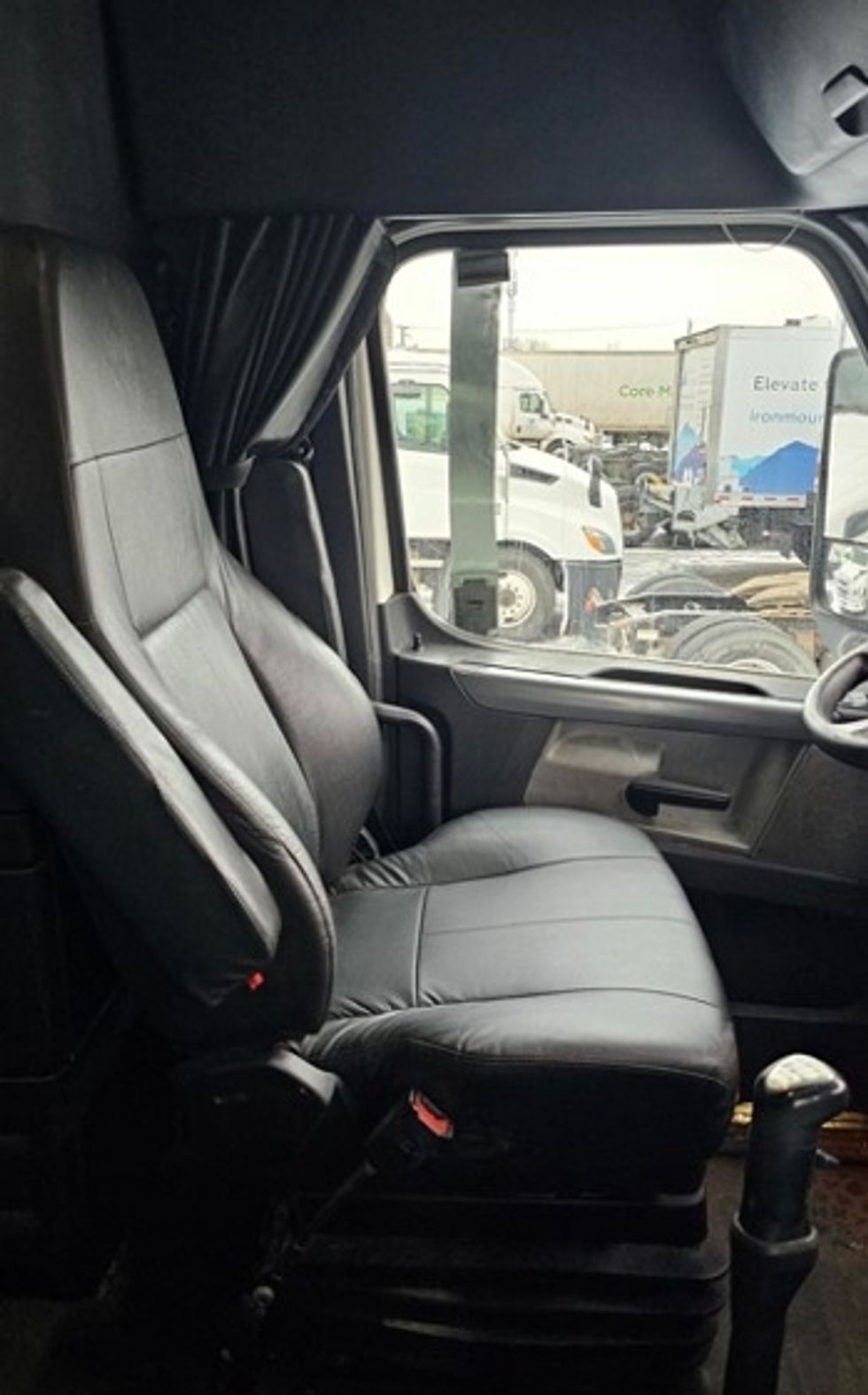 Sleeper Tractor-Heavy Duty Tractors-Freightliner-2020-T12664ST-Calgary-AB-691,490\n\t\tkm-$ 82,000 - Image 14