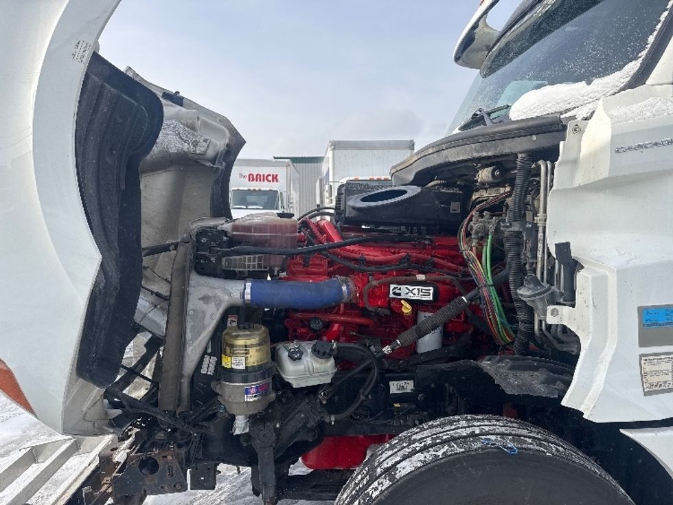 Sleeper Tractor-Heavy Duty Tractors-Freightliner-2020-T12664ST-Calgary-AB-691,490\n\t\tkm-$ 82,000 - Image 19