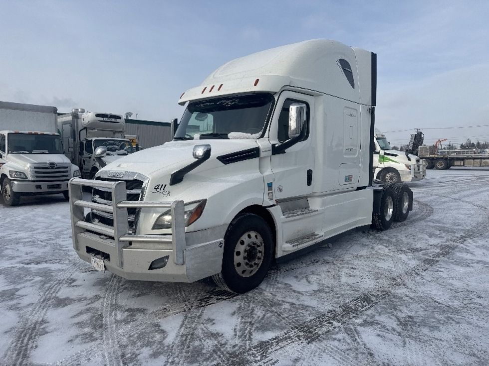 Sleeper Tractor-Heavy Duty Tractors-Freightliner-2020-T12664ST-Calgary-AB-691,490\n\t\tkm-$ 82,000 - Image 3