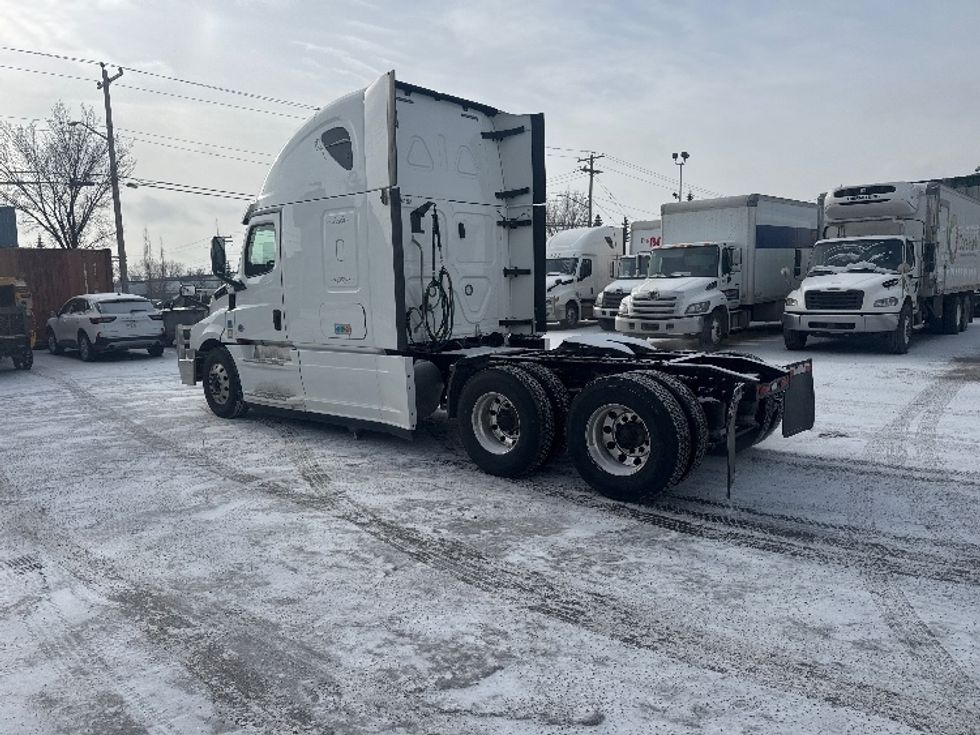 Sleeper Tractor-Heavy Duty Tractors-Freightliner-2020-T12664ST-Calgary-AB-691,490\n\t\tkm-$ 82,000 - Image 5