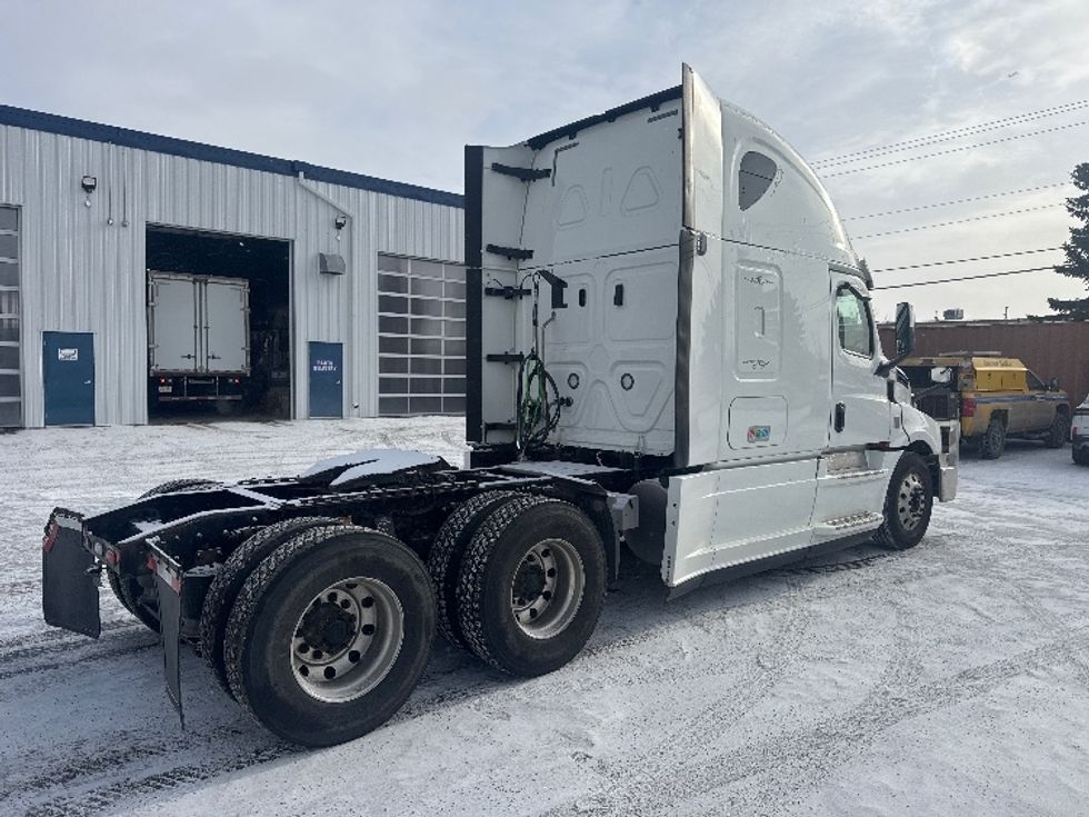 Sleeper Tractor-Heavy Duty Tractors-Freightliner-2020-T12664ST-Calgary-AB-691,490\n\t\tkm-$ 82,000 - Image 7