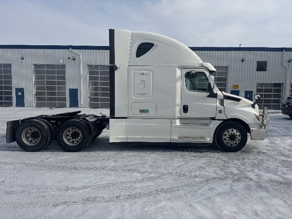 Sleeper Tractor-Heavy Duty Tractors-Freightliner-2020-T12664ST-Calgary-AB-691,490\n\t\tkm-$ 82,000 - Image 8