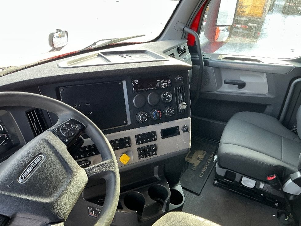 Sleeper Tractor-Heavy Duty Tractors-Freightliner-2020-T12664ST-Calgary-AB-863,944\n\t\tkm-$ 63,750 - Image 10