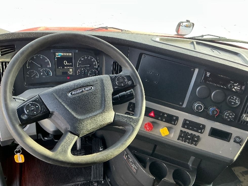Sleeper Tractor-Heavy Duty Tractors-Freightliner-2020-T12664ST-Calgary-AB-863,944\n\t\tkm-$ 63,750 - Image 11