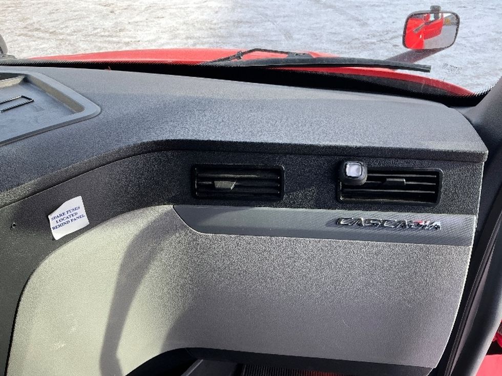 Sleeper Tractor-Heavy Duty Tractors-Freightliner-2020-T12664ST-Calgary-AB-863,944\n\t\tkm-$ 63,750 - Image 14