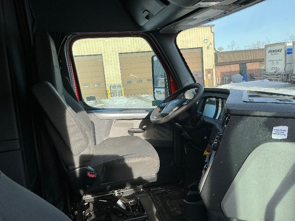 Sleeper Tractor-Heavy Duty Tractors-Freightliner-2020-T12664ST-Calgary-AB-863,944\n\t\tkm-$ 63,750 - Image 15