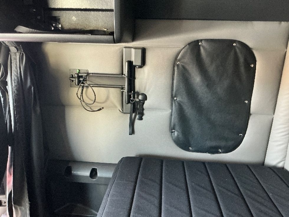 Sleeper Tractor-Heavy Duty Tractors-Freightliner-2020-T12664ST-Calgary-AB-863,944\n\t\tkm-$ 63,750 - Image 19