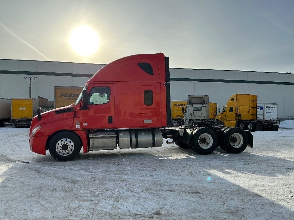 Sleeper Tractor-Heavy Duty Tractors-Freightliner-2020-T12664ST-Calgary-AB-863,944\n\t\tkm-$ 63,750 - Image 4