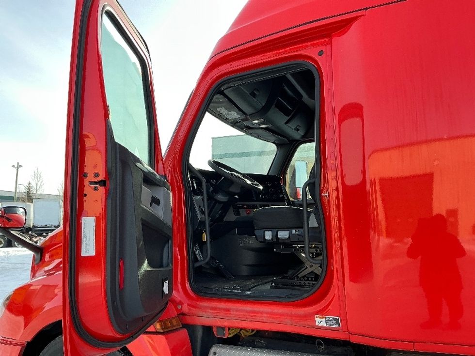 Sleeper Tractor-Heavy Duty Tractors-Freightliner-2020-T12664ST-Calgary-AB-863,944\n\t\tkm-$ 63,750 - Image 9