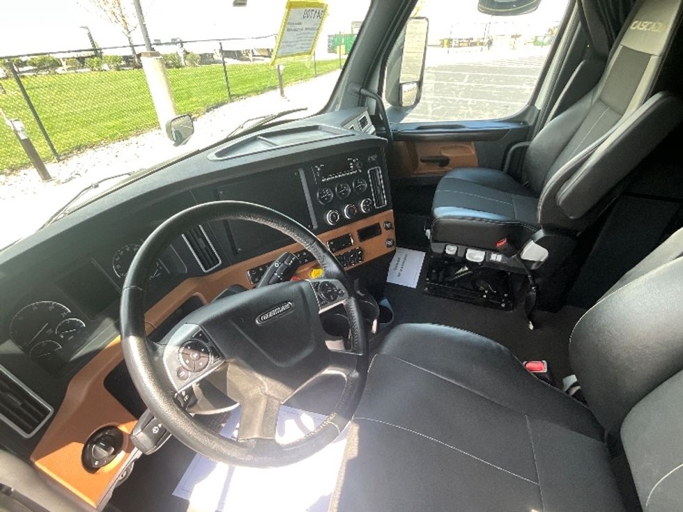 Sleeper Tractor-Heavy Duty Tractors-Freightliner-2020-T12664ST-Cambridge-ON-513,205\n\t\tkm-$ 91,500 - Image 10