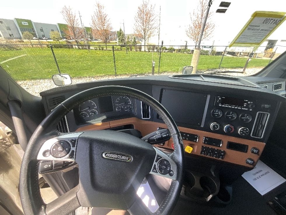 Sleeper Tractor-Heavy Duty Tractors-Freightliner-2020-T12664ST-Cambridge-ON-513,205\n\t\tkm-$ 91,500 - Image 11