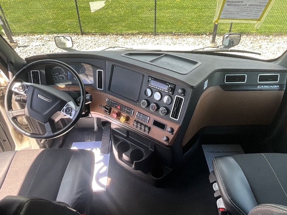 Sleeper Tractor-Heavy Duty Tractors-Freightliner-2020-T12664ST-Cambridge-ON-513,205\n\t\tkm-$ 91,500 - Image 12