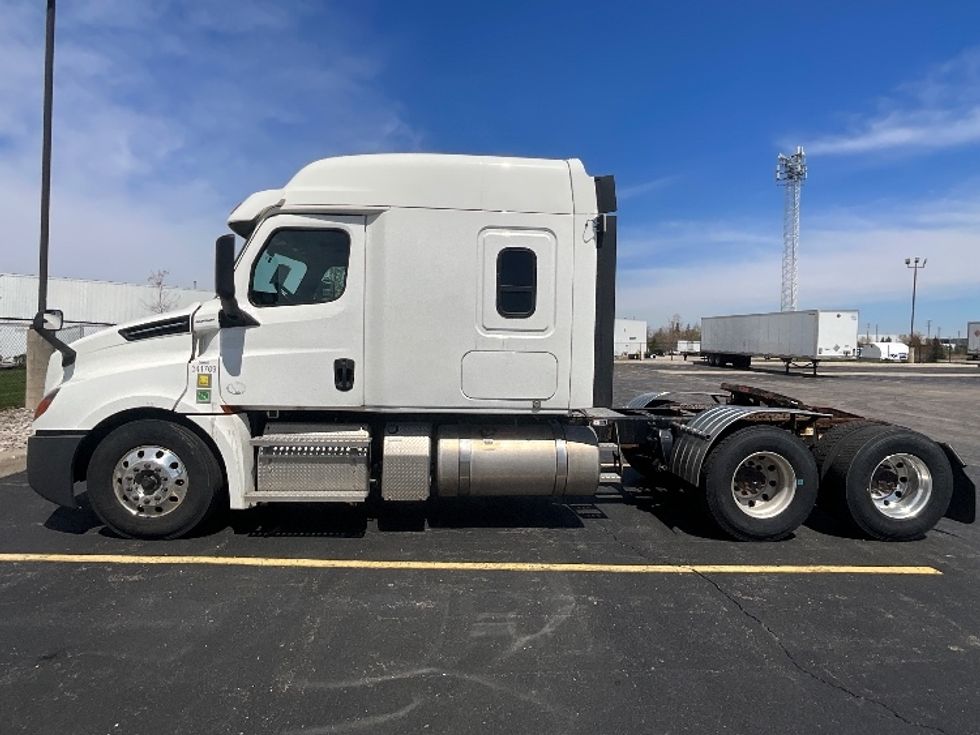 Sleeper Tractor-Heavy Duty Tractors-Freightliner-2020-T12664ST-Cambridge-ON-513,205\n\t\tkm-$ 91,500 - Image 4