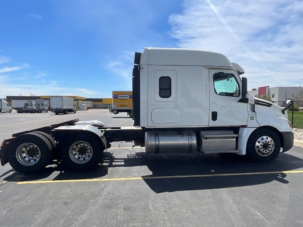 Sleeper Tractor-Heavy Duty Tractors-Freightliner-2020-T12664ST-Cambridge-ON-513,205\n\t\tkm-$ 91,500 - Image 8