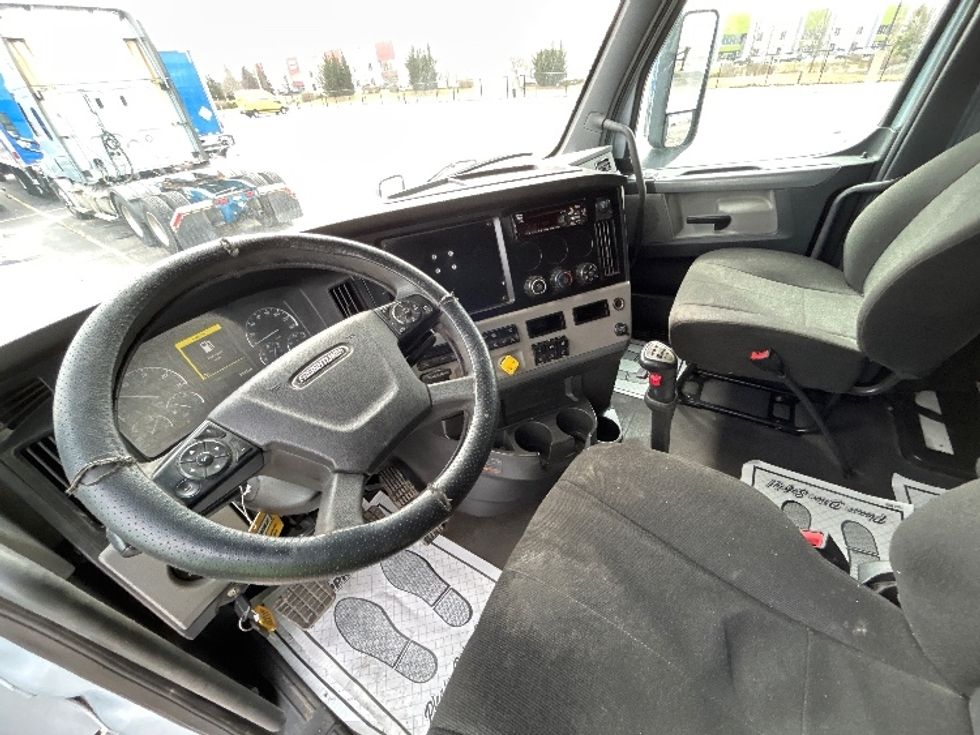 Sleeper Tractor-Heavy Duty Tractors-Freightliner-2020-T12664ST-Cambridge-ON-691,339\n\t\tkm-$ 73,750 - Image 10