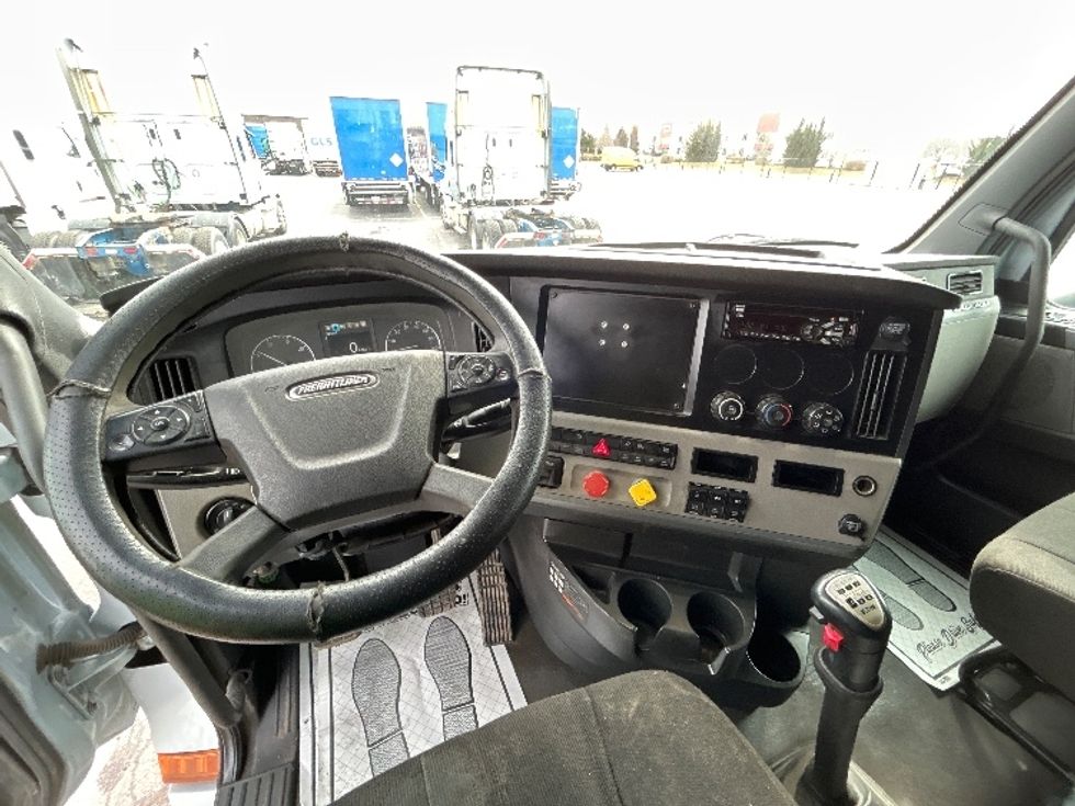 Sleeper Tractor-Heavy Duty Tractors-Freightliner-2020-T12664ST-Cambridge-ON-691,339\n\t\tkm-$ 73,750 - Image 11