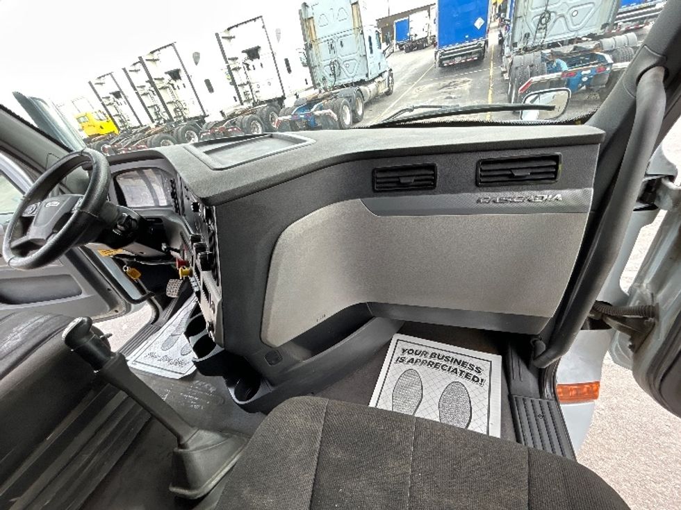 Sleeper Tractor-Heavy Duty Tractors-Freightliner-2020-T12664ST-Cambridge-ON-691,339\n\t\tkm-$ 73,750 - Image 14