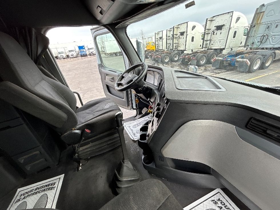 Sleeper Tractor-Heavy Duty Tractors-Freightliner-2020-T12664ST-Cambridge-ON-691,339\n\t\tkm-$ 73,750 - Image 15