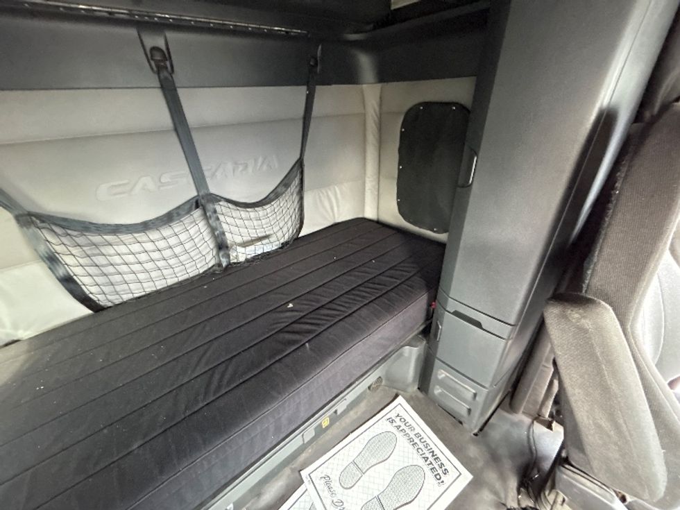 Sleeper Tractor-Heavy Duty Tractors-Freightliner-2020-T12664ST-Cambridge-ON-691,339\n\t\tkm-$ 73,750 - Image 17