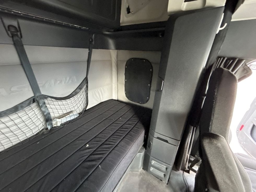 Sleeper Tractor-Heavy Duty Tractors-Freightliner-2020-T12664ST-Cambridge-ON-691,339\n\t\tkm-$ 73,750 - Image 18