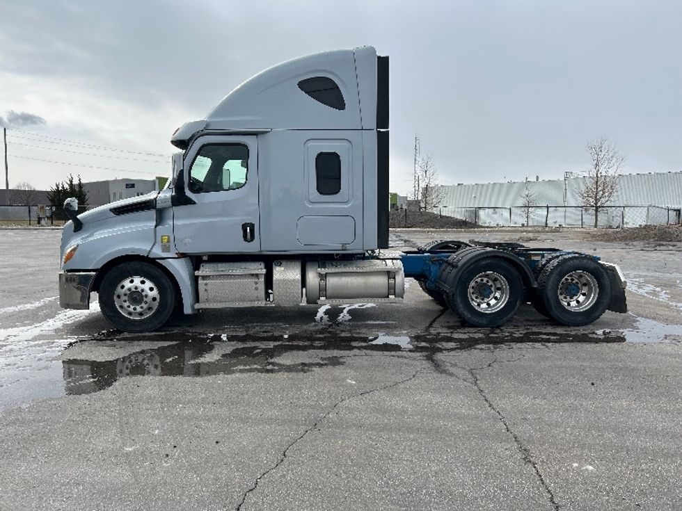 Sleeper Tractor-Heavy Duty Tractors-Freightliner-2020-T12664ST-Cambridge-ON-691,339\n\t\tkm-$ 73,750 - Image 4