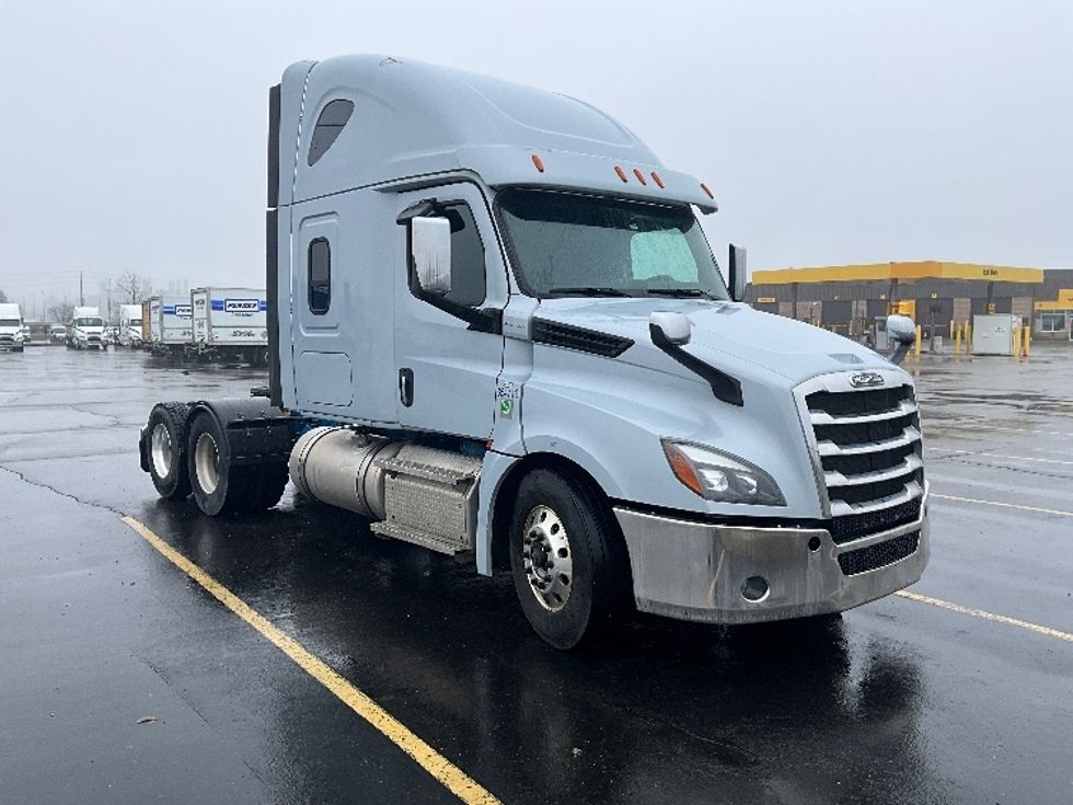Sleeper Tractor-Heavy Duty Tractors-Freightliner-2020-T12664ST-Cambridge-ON-711,552\n\t\tkm-$ 72,000 - Image 1
