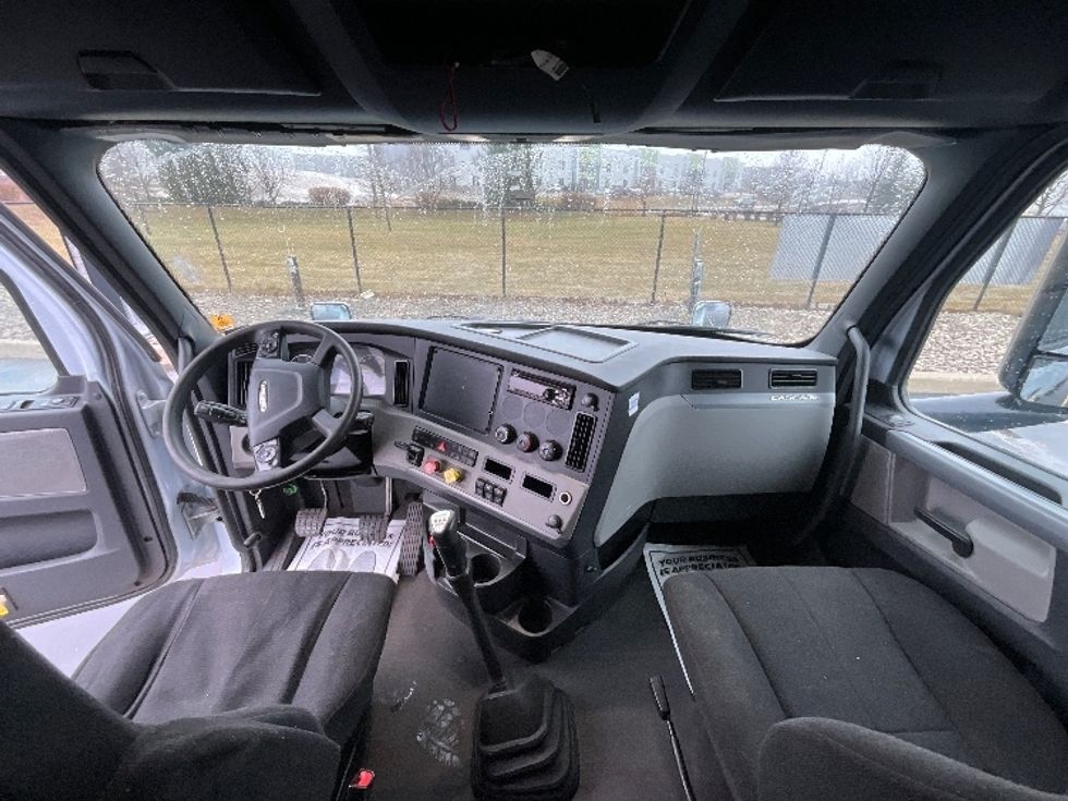 Sleeper Tractor-Heavy Duty Tractors-Freightliner-2020-T12664ST-Cambridge-ON-711,552\n\t\tkm-$ 72,000 - Image 12