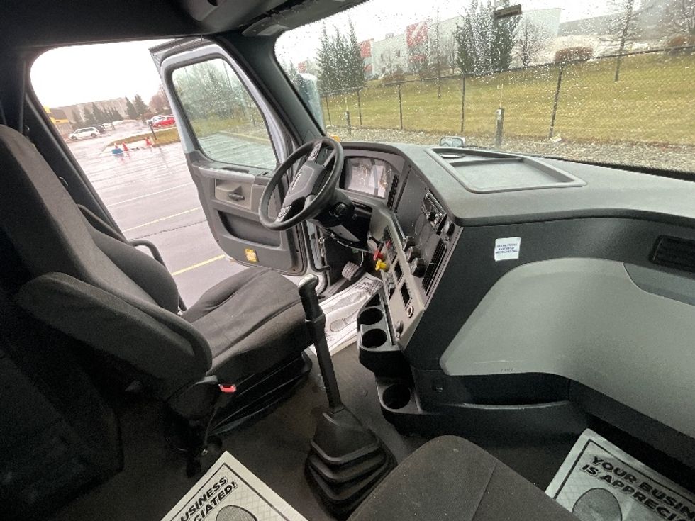 Sleeper Tractor-Heavy Duty Tractors-Freightliner-2020-T12664ST-Cambridge-ON-711,552\n\t\tkm-$ 72,000 - Image 15